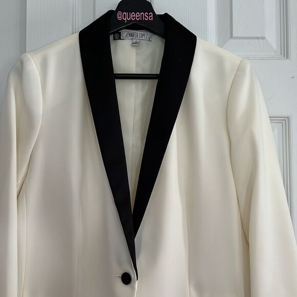Jennifer Lopez Elegant Cream and Black Tuxedo Blazer - Picture 4 of 15